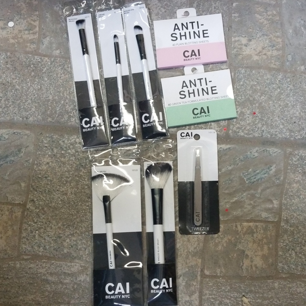 CAI 8 Piece Makeup Accessory Special